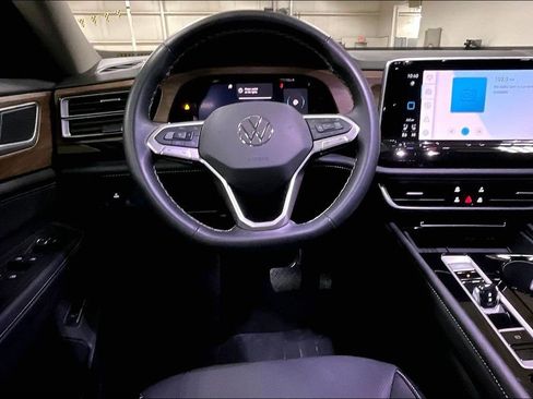 Used 2025 Volkswagen Atlas SE image 5