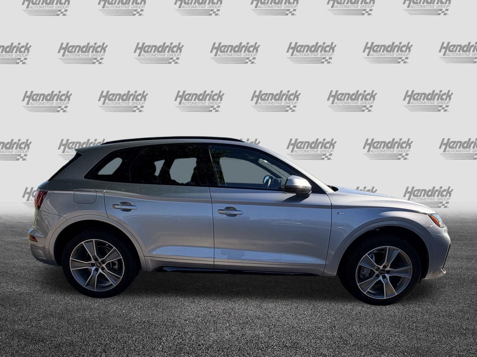 Certified 2025 Audi Q5 2.0T Premium w/ Convenience Plus Package AWD/4WD image 11