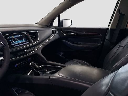 Used 2018 Buick Enclave Essence image 24