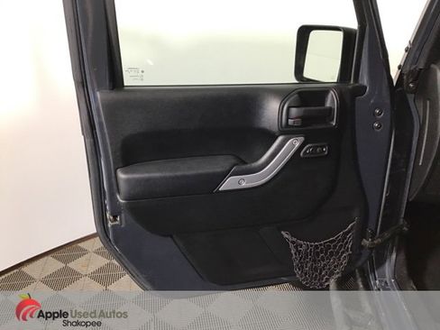 Used 2016 Jeep Wrangler Unlimited Sahara w/ Connectivity Group image 9