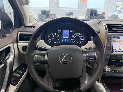 Used 2019 Lexus GX 460 Premium w/ Premium Package AWD/4WD image 9
