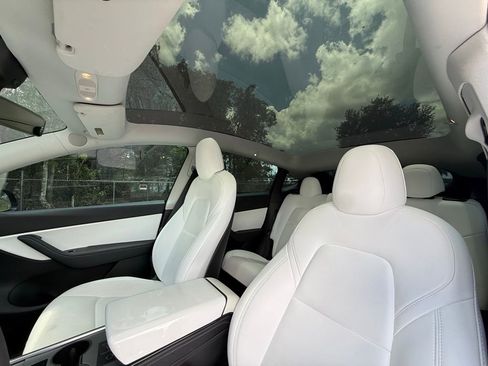 Used 2022 Tesla Model Y Performance AWD/4WD image 19