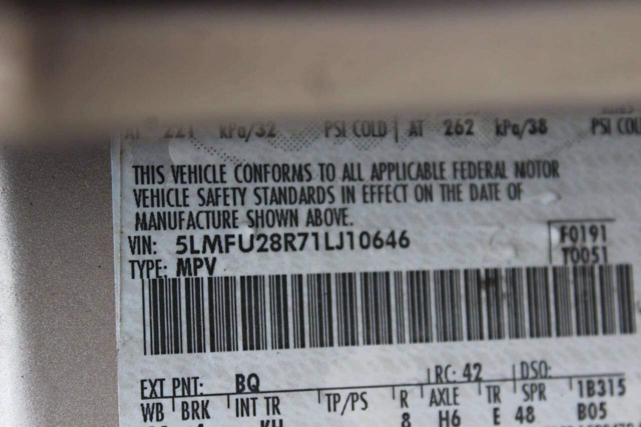 Used 2001 Lincoln Navigator 4WD image 10