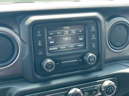 Used 2018 Jeep Wrangler Sport AWD/4WD image 19