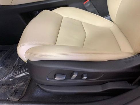 Used 2019 Cadillac XT5 Premium Luxury AWD/4WD image 16