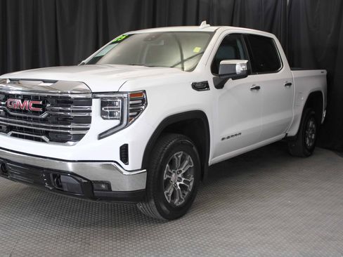 Used 2025 GMC Sierra 1500 SLT AWD/4WD image 3