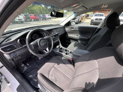 Used 2017 Kia Optima LX FWD image 12