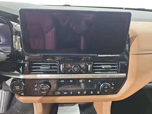 New 2026 Nissan Pathfinder Platinum image 19