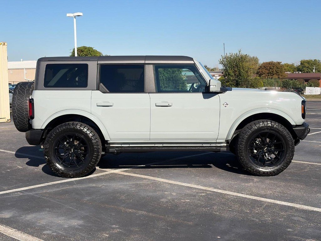 Used 2022 Ford Bronco Outer Banks AWD/4WD image 2