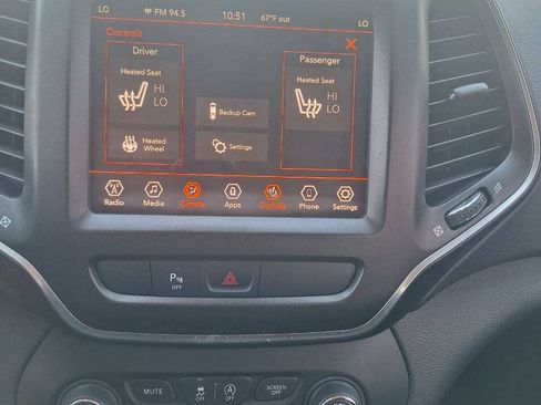 Used 2019 Jeep Cherokee Trailhawk w/ Cold Weather Group AWD/4WD image 14