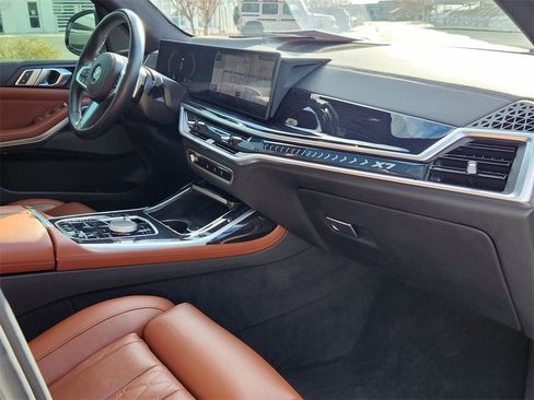 Used 2023 BMW X7 xDrive40i w/ M Sport Package image 17