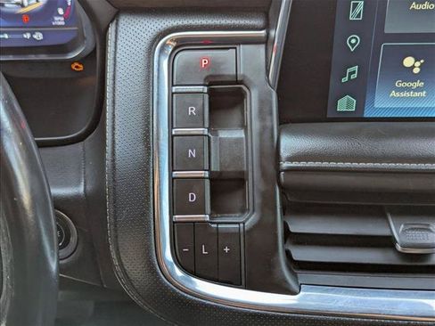 Used 2023 Chevrolet Suburban Premier w/ Advanced Technology Package AWD/4WD image 12