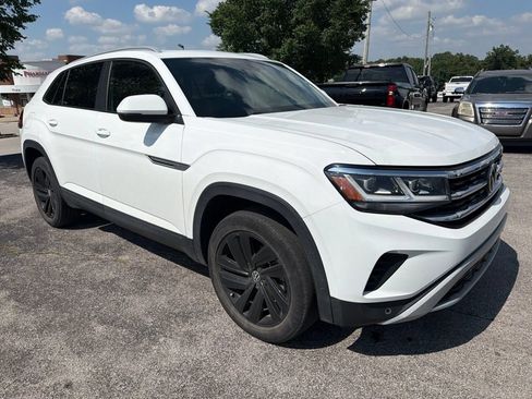 Used 2022 Volkswagen Atlas Cross Sport SE FWD image 2