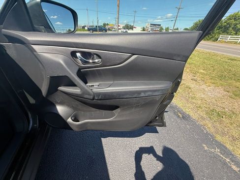Used 2014 Nissan Rogue S FWD image 22