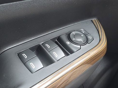 Certified 2023 GMC Acadia SLE image 17