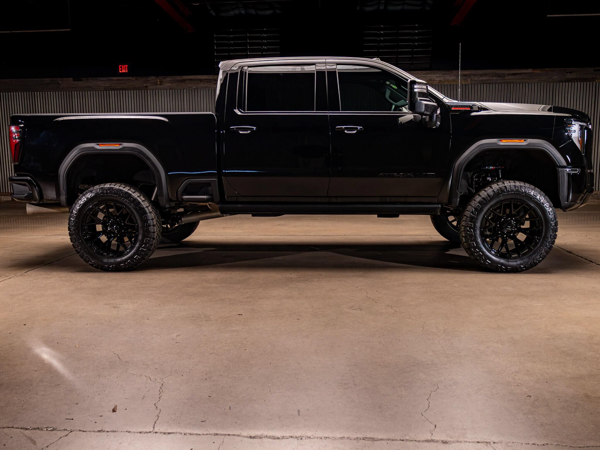 Used 2026 GMC Sierra 2500 AT4X w/ LPO, Black Badging Package AWD/4WD image 11