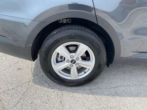 Used 2023 Kia Sorento LX FWD image 18