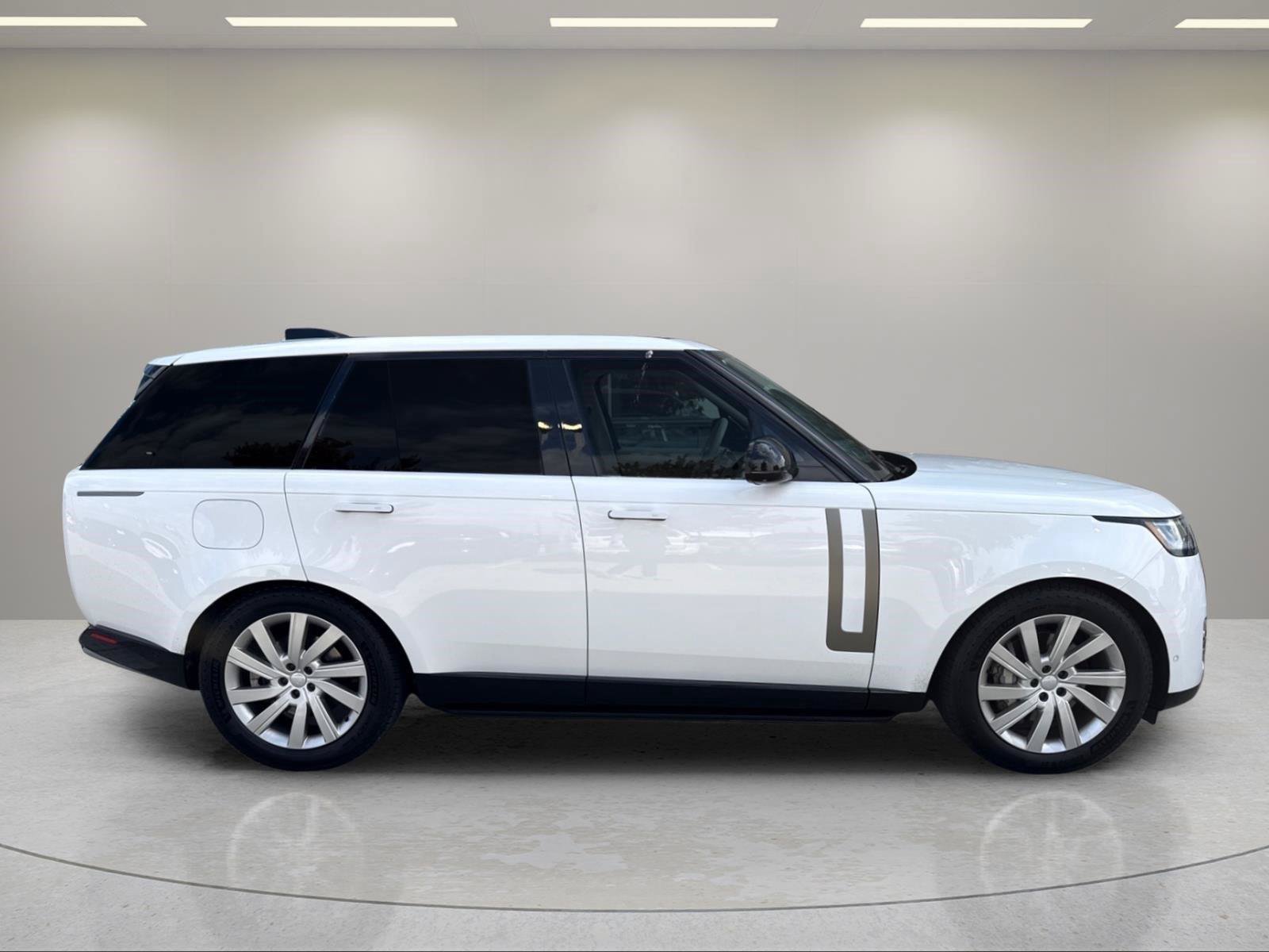 Used 2024 Land Rover Range Rover SE AWD/4WD image 18