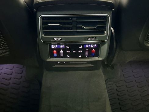 Used 2020 Audi Q8 Premium Plus w/ Premium Plus Package AWD/4WD image 27