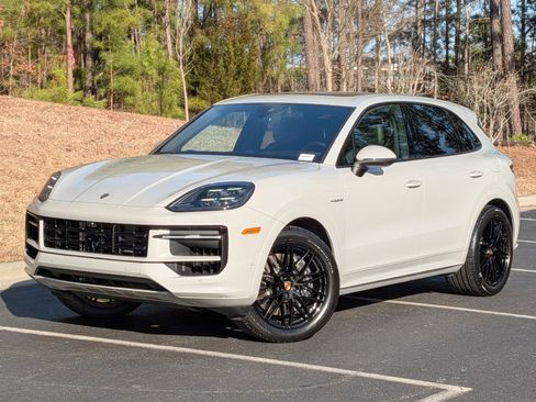 Certified 2025 Porsche Cayenne Coupe AWD/4WD image 1