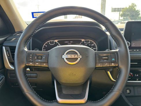 Used 2025 Nissan Rogue SV AWD/4WD image 30