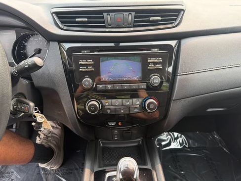 Used 2017 Nissan Rogue S AWD/4WD image 29
