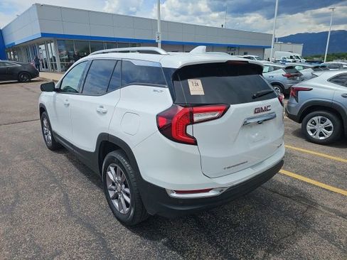 Used 2024 GMC Terrain SLT AWD/4WD image 7