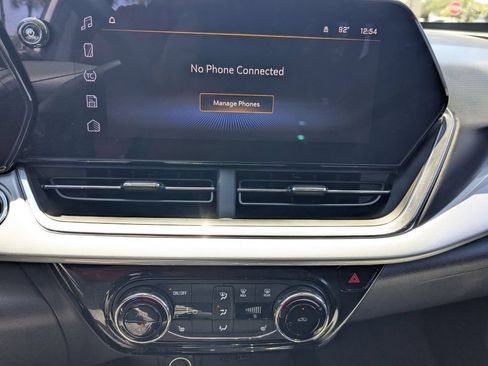 Used 2025 Chevrolet Trax LT w/ LT Convenience Package FWD image 18