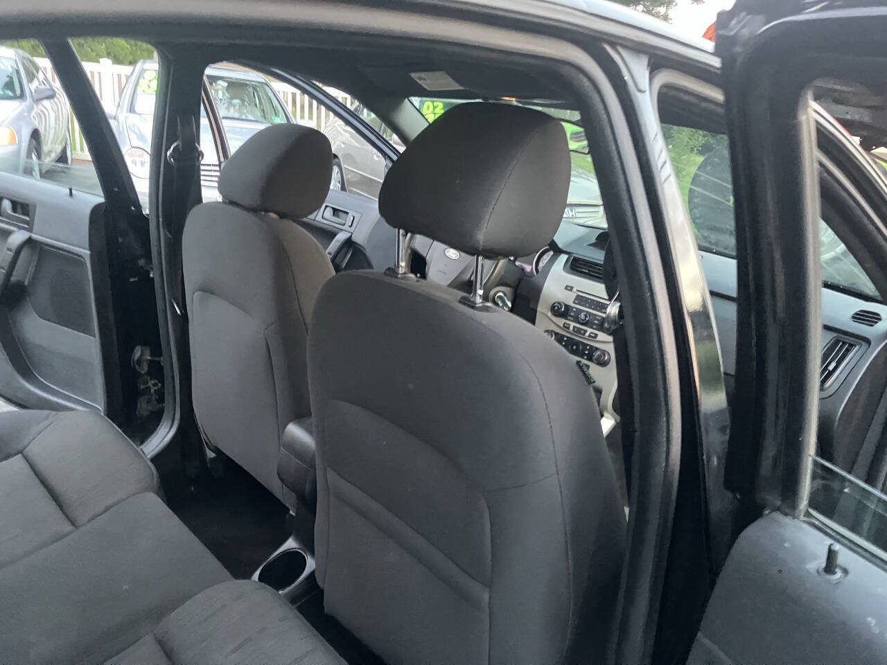 Used 2010 Ford Focus SE FWD image 31
