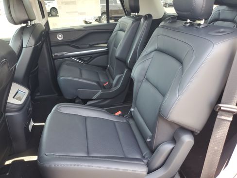 New 2027 Lincoln Navigator Reserve AWD/4WD image 30