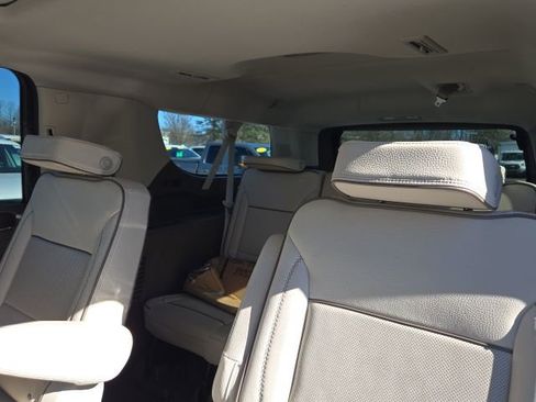 Used 2023 GMC Yukon XL Denali w/ Advanced Technology Package image 16