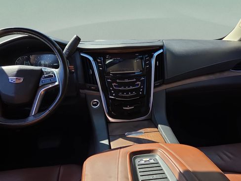 Used 2020 Cadillac Escalade ESV Premium Luxury image 13