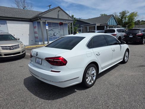 Used 2018 Volkswagen Passat 2.0T SE FWD image 4