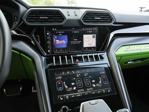 Used 2024 Lamborghini Urus S AWD/4WD image 9