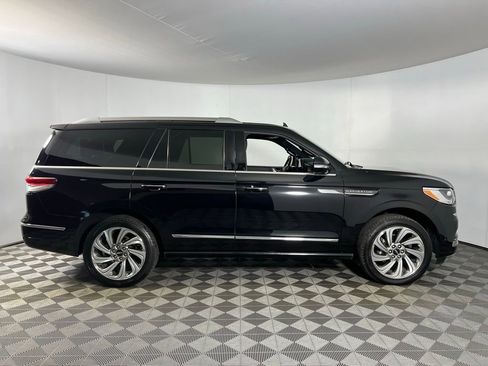 Used 2024 Lincoln Navigator Reserve image 5