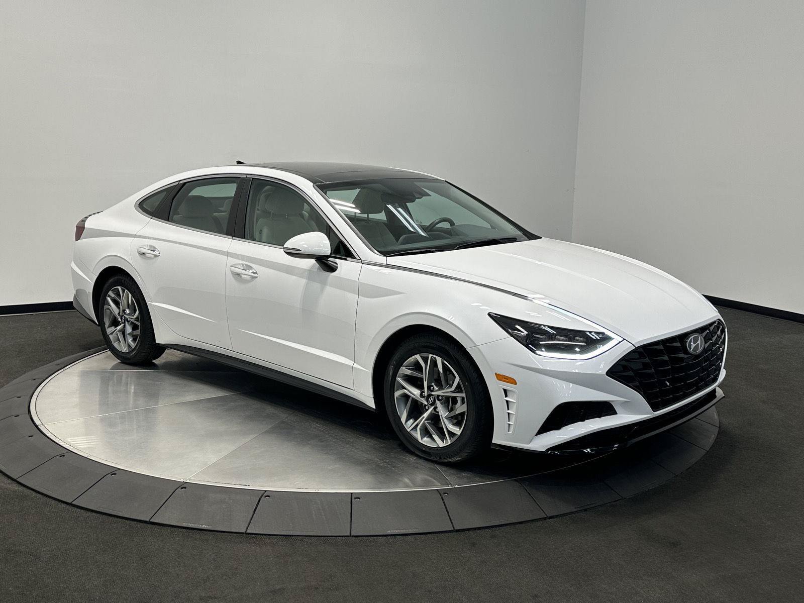 Certified 2023 Hyundai Sonata SEL w/ Convenience Package FWD image 2