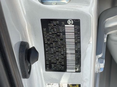 Used 2025 Toyota Corolla LE image 29