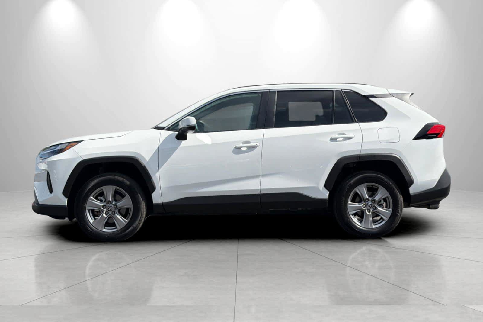 Used 2025 Toyota RAV4 XLE AWD/4WD image 5