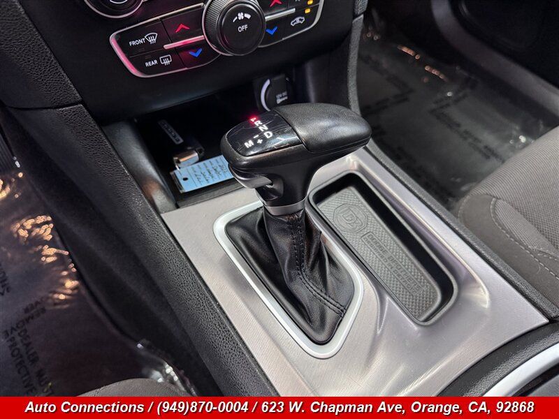 Used 2022 Dodge Charger SXT RWD image 14