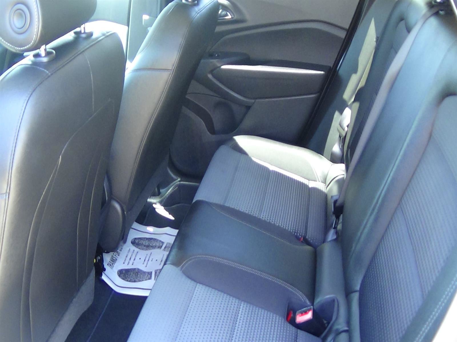 Used 2025 Chevrolet Trax LT w/ LT Convenience Package FWD image 12