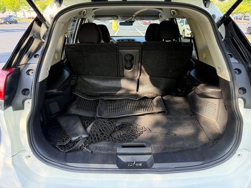 Used 2019 Nissan Rogue SV FWD image 19