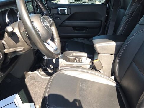 Used 2022 Jeep Gladiator Overland image 16