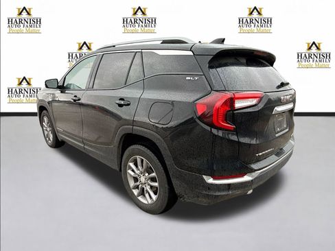 Used 2024 GMC Terrain SLT image 3