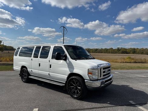 Used 2010 Ford E-350 and Econoline 350 Extended Wagon Super Duty image 2