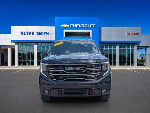 Used 2025 GMC Sierra 1500 AT4 w/ Technology Package AWD/4WD image 2