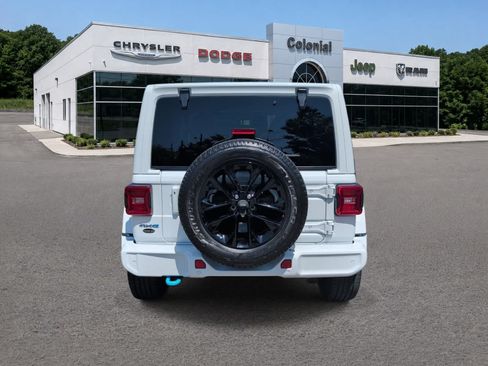 Used 2021 Jeep Wrangler Unlimited Sahara AWD/4WD image 5