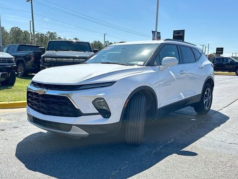 Used 2024 Chevrolet Blazer LT w/ Convenience Package FWD image 2