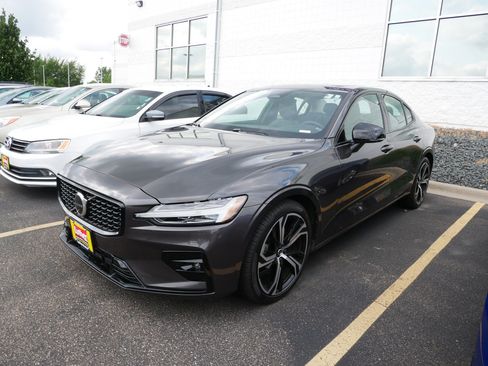 Used 2025 Volvo S60 B5 Core AWD/4WD image 3