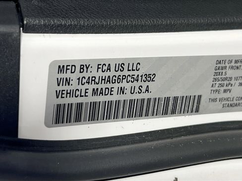 Used 2023 Jeep Grand Cherokee Altitude AWD/4WD image 31