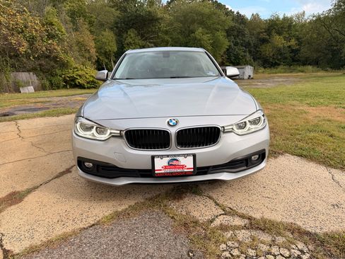 Used 2018 BMW 320i xDrive Sedan image 11